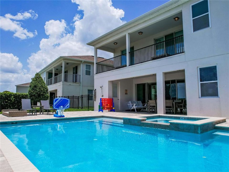 Active With Contract: $1,249,999 (11 beds, 10 baths, 5496 Square Feet)