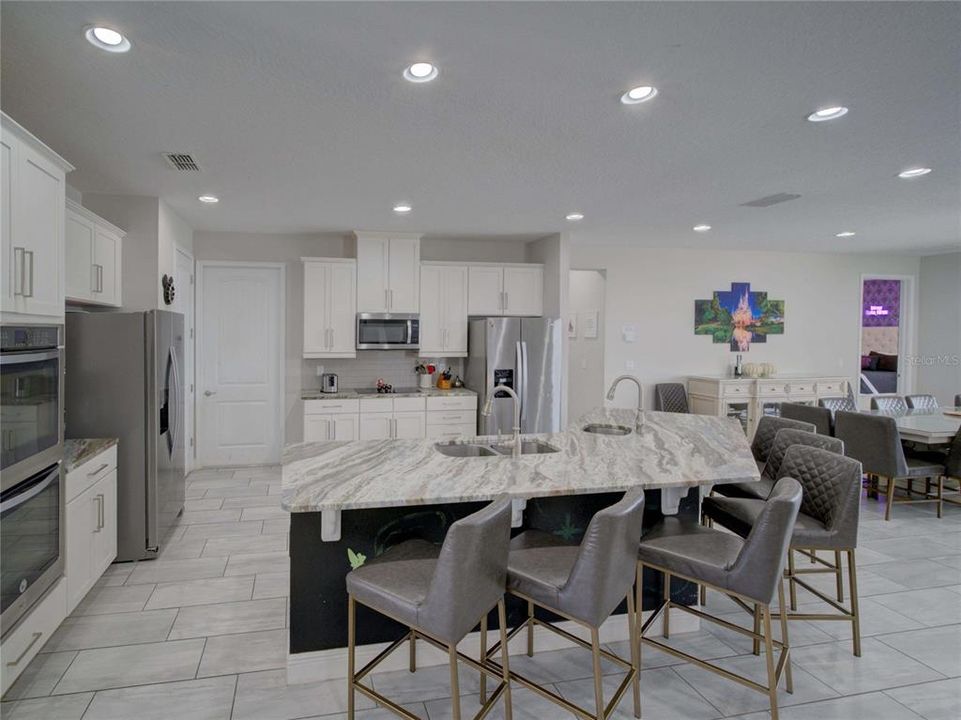 Active With Contract: $1,249,999 (11 beds, 10 baths, 5496 Square Feet)