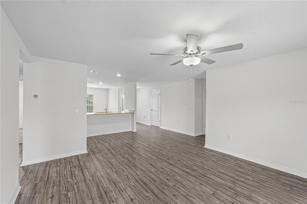 Active With Contract: $282,900 (3 beds, 2 baths, 1270 Square Feet)