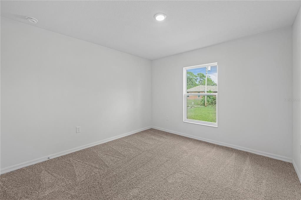 Active With Contract: $282,900 (3 beds, 2 baths, 1270 Square Feet)