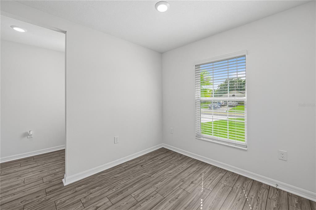 Active With Contract: $282,900 (3 beds, 2 baths, 1270 Square Feet)