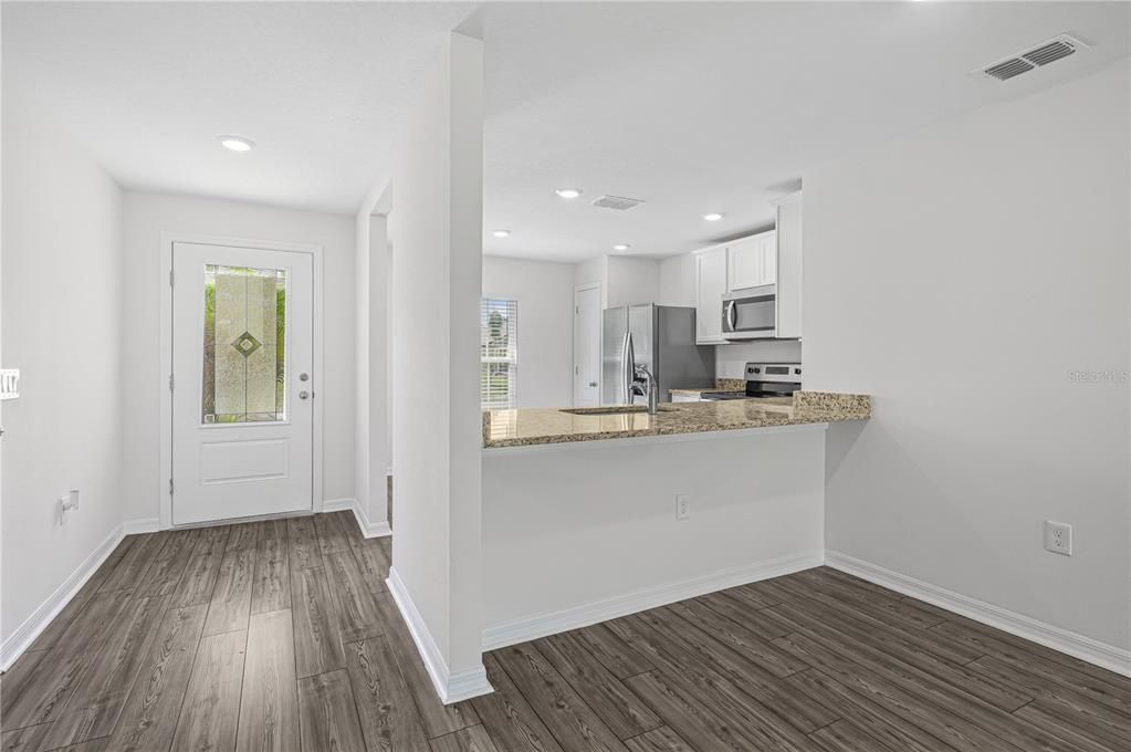 Active With Contract: $282,900 (3 beds, 2 baths, 1270 Square Feet)