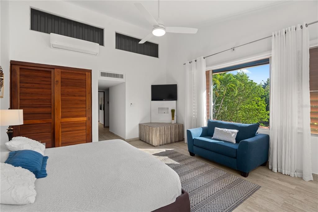 En Renta: $14,000 (3 camas, 4 baños, 3400 Pies cuadrados)