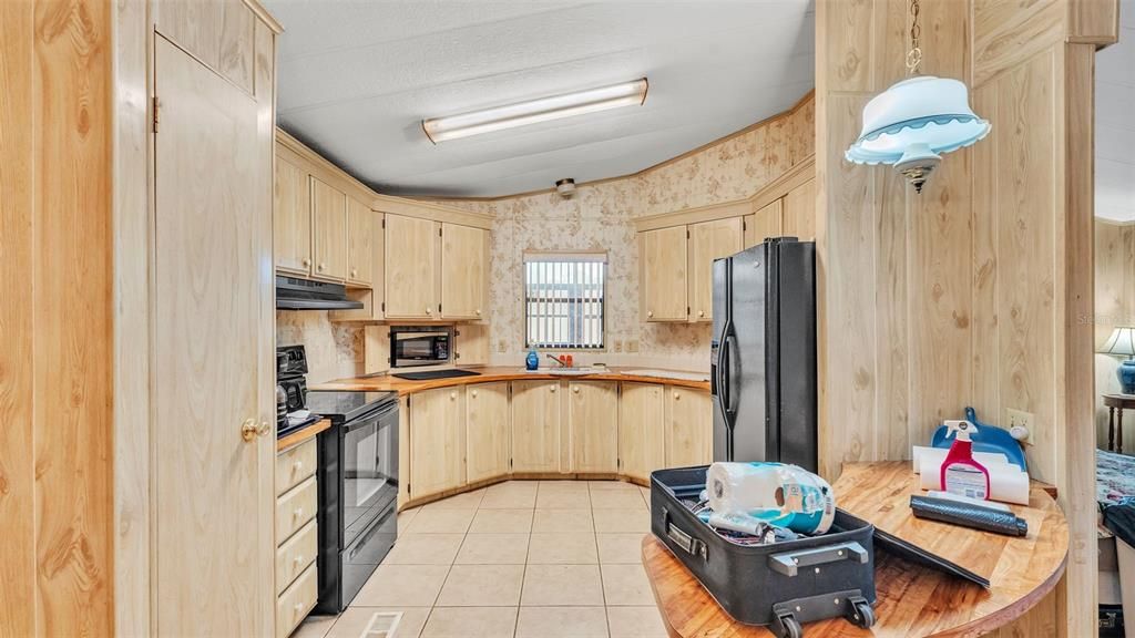 Под контрактом: $115,000 (2 спален, 2 ванн, 960 Квадратных фут)