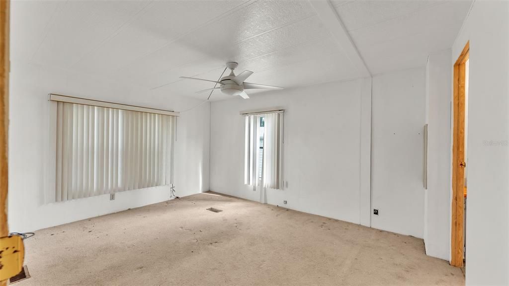 Под контрактом: $115,000 (2 спален, 2 ванн, 960 Квадратных фут)