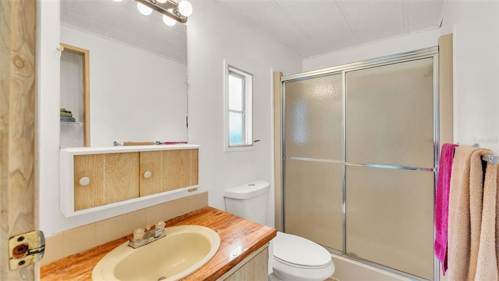 Под контрактом: $115,000 (2 спален, 2 ванн, 960 Квадратных фут)