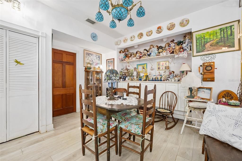 待售: $750,000 (6 贝兹, 4 浴室, 4436 平方英尺)