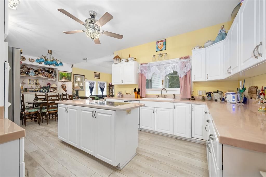 待售: $750,000 (6 贝兹, 4 浴室, 4436 平方英尺)