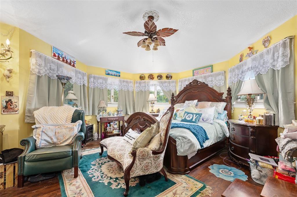 待售: $750,000 (6 贝兹, 4 浴室, 4436 平方英尺)