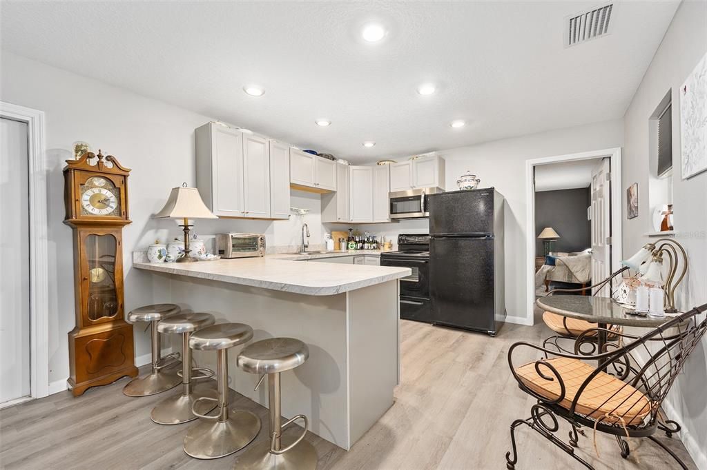 待售: $750,000 (6 贝兹, 4 浴室, 4436 平方英尺)