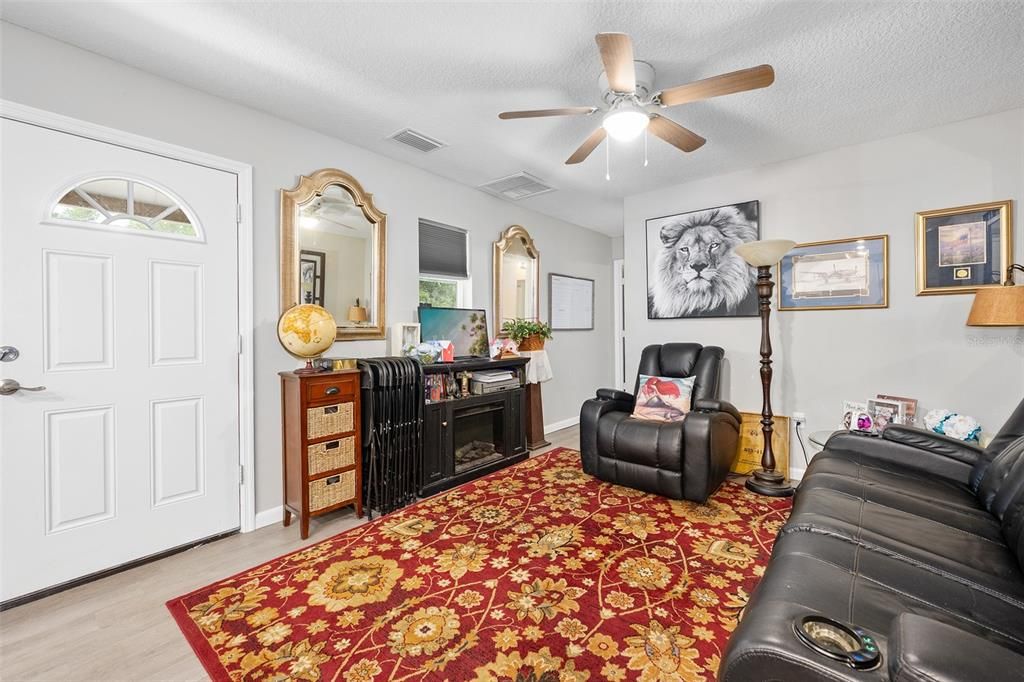 待售: $750,000 (6 贝兹, 4 浴室, 4436 平方英尺)