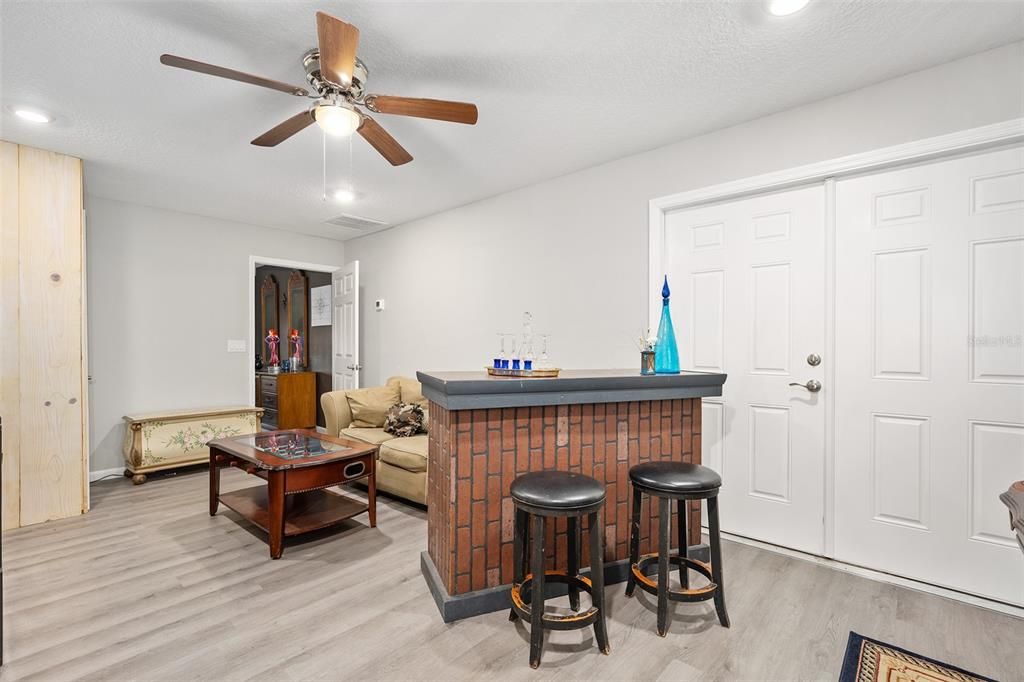 待售: $750,000 (6 贝兹, 4 浴室, 4436 平方英尺)