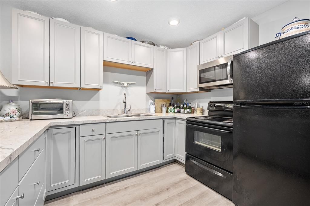 待售: $750,000 (6 贝兹, 4 浴室, 4436 平方英尺)