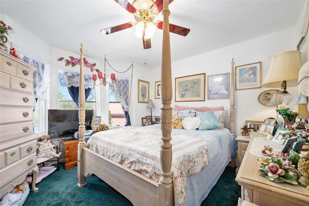 待售: $750,000 (6 贝兹, 4 浴室, 4436 平方英尺)