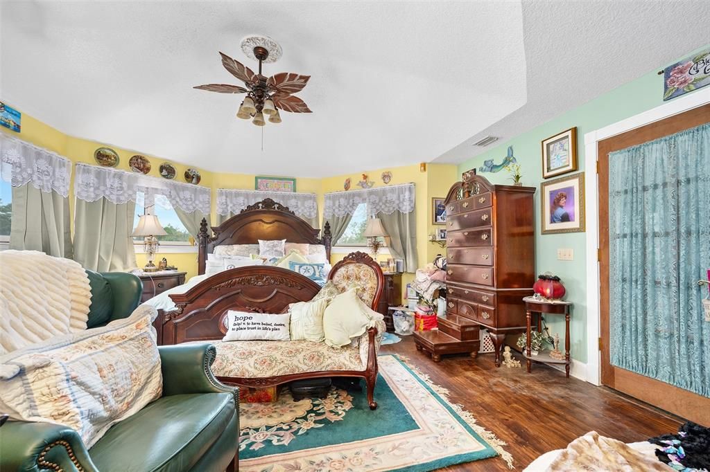 待售: $750,000 (6 贝兹, 4 浴室, 4436 平方英尺)