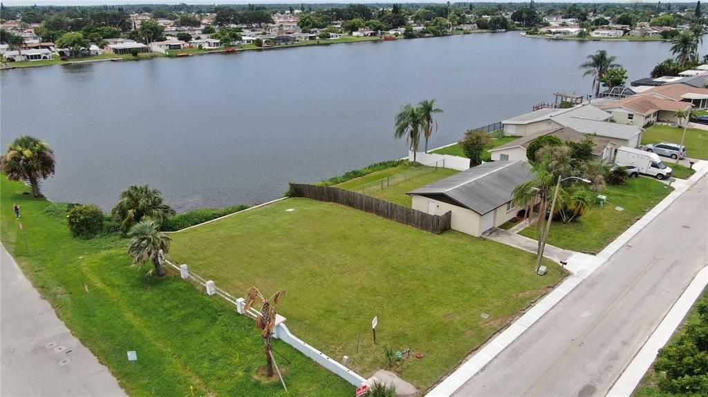 На продажу: $99,000 (0.13 acres)