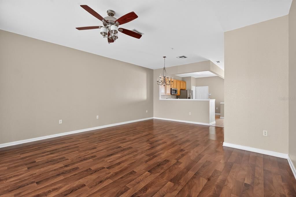 Под контрактом: $2,325 (3 спален, 2 ванн, 1666 Квадратных фут)