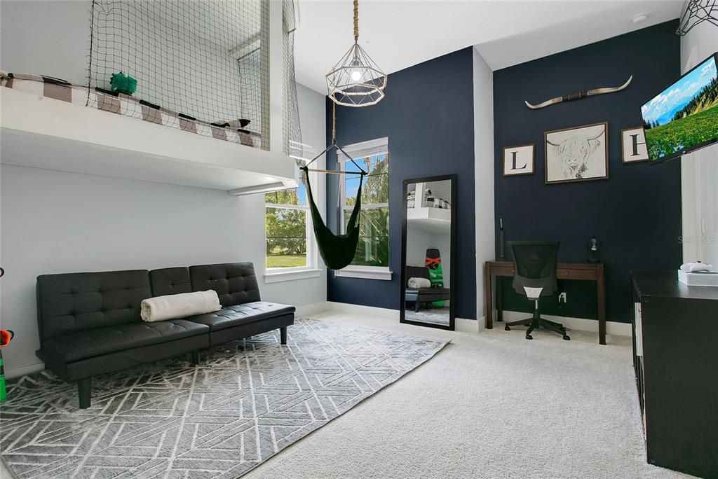 合同活跃: $2,000,000 (4 贝兹, 4 浴室, 3640 平方英尺)