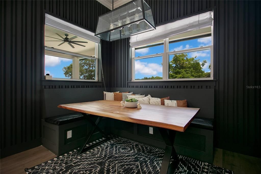 合同活跃: $2,000,000 (4 贝兹, 4 浴室, 3640 平方英尺)