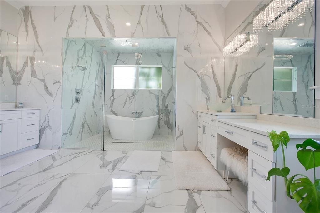 合同活跃: $2,000,000 (4 贝兹, 4 浴室, 3640 平方英尺)