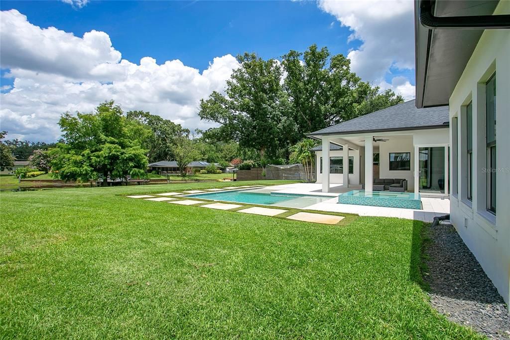 合同活跃: $2,000,000 (4 贝兹, 4 浴室, 3640 平方英尺)