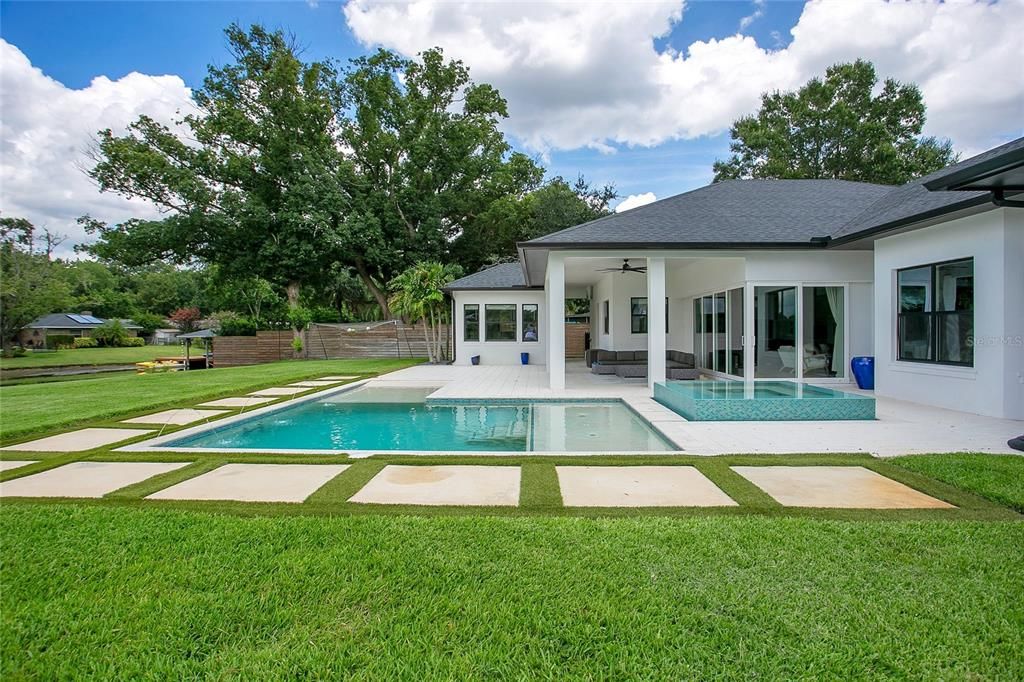 合同活跃: $2,000,000 (4 贝兹, 4 浴室, 3640 平方英尺)