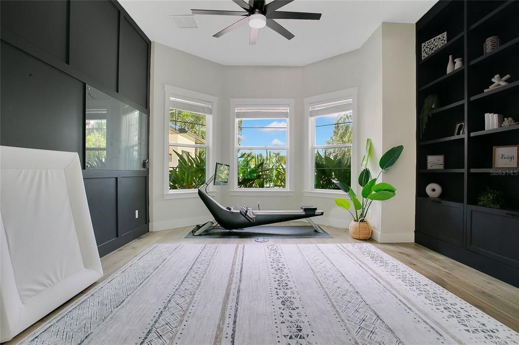 合同活跃: $2,000,000 (4 贝兹, 4 浴室, 3640 平方英尺)