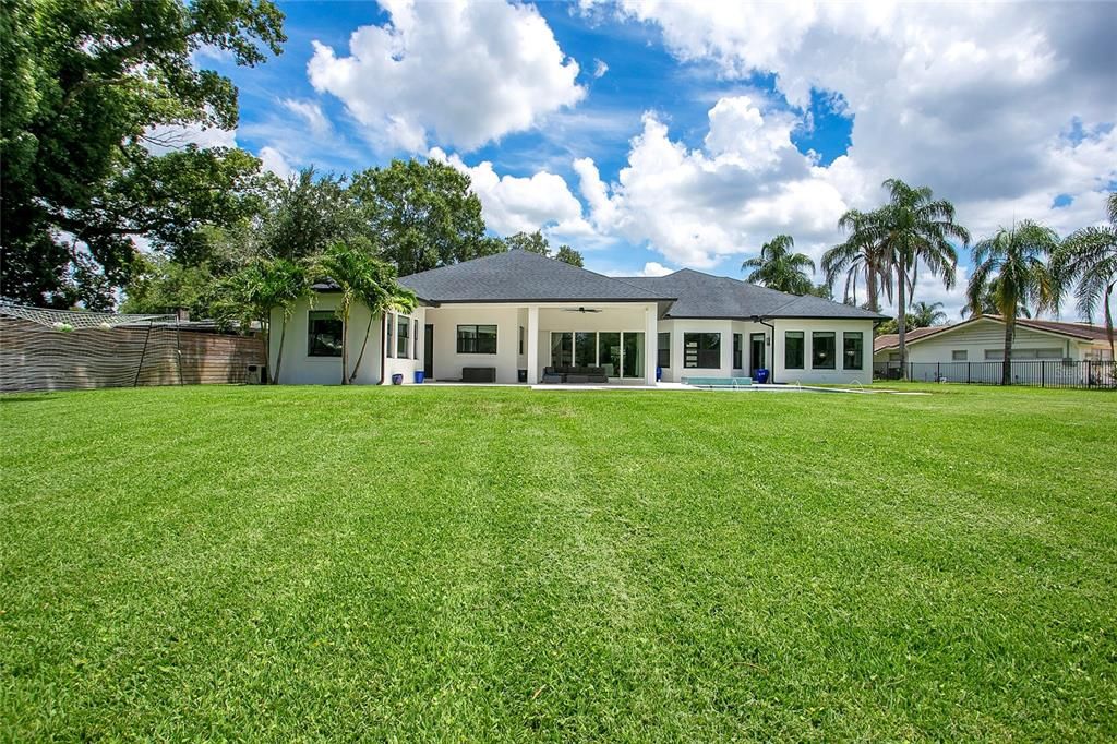 合同活跃: $2,000,000 (4 贝兹, 4 浴室, 3640 平方英尺)