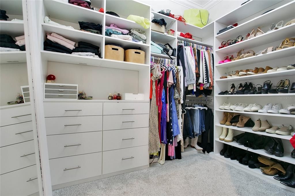 合同活跃: $2,000,000 (4 贝兹, 4 浴室, 3640 平方英尺)