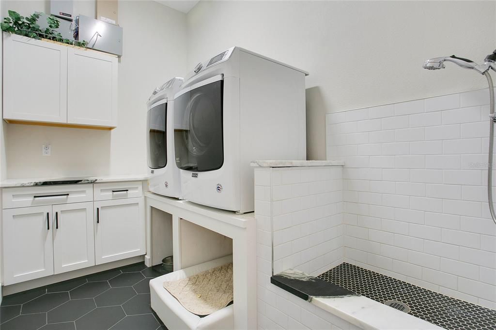 合同活跃: $2,000,000 (4 贝兹, 4 浴室, 3640 平方英尺)