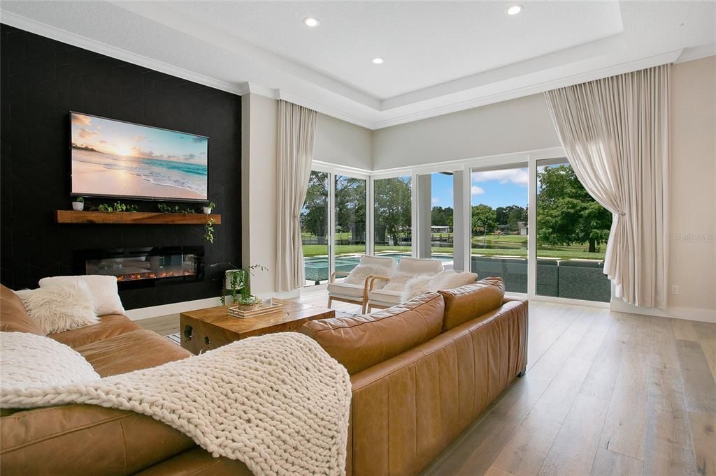 合同活跃: $2,000,000 (4 贝兹, 4 浴室, 3640 平方英尺)