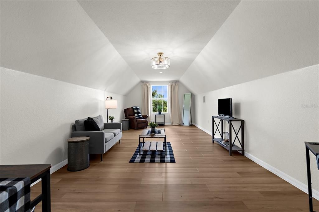 待售: $999,900 (3 贝兹, 2 浴室, 2723 平方英尺)