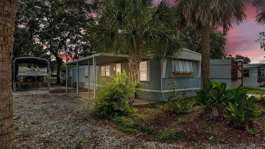 Active With Contract: $89,900 (2 beds, 2 baths, 952 Square Feet)