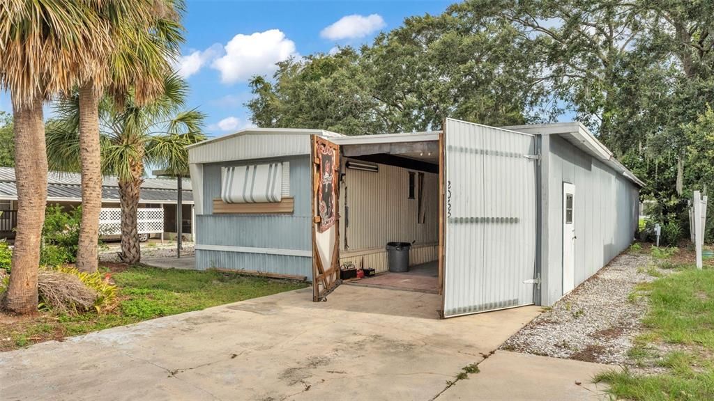 Active With Contract: $89,900 (2 beds, 2 baths, 952 Square Feet)