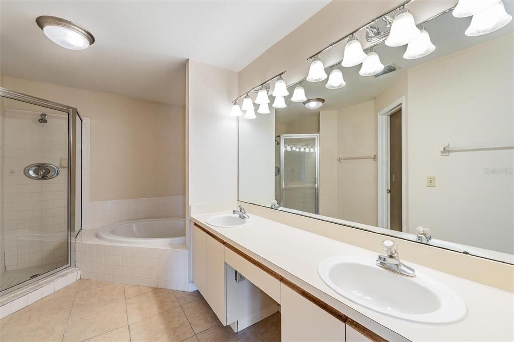 Active With Contract: $235,000 (2 beds, 2 baths, 1475 Square Feet)