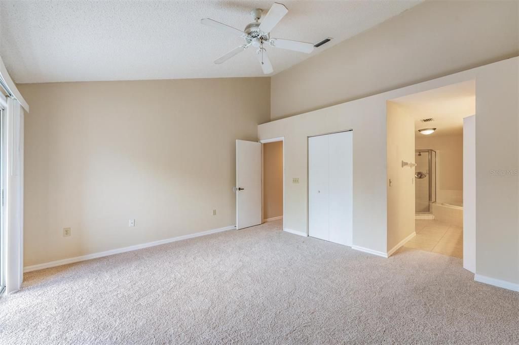 Active With Contract: $235,000 (2 beds, 2 baths, 1475 Square Feet)