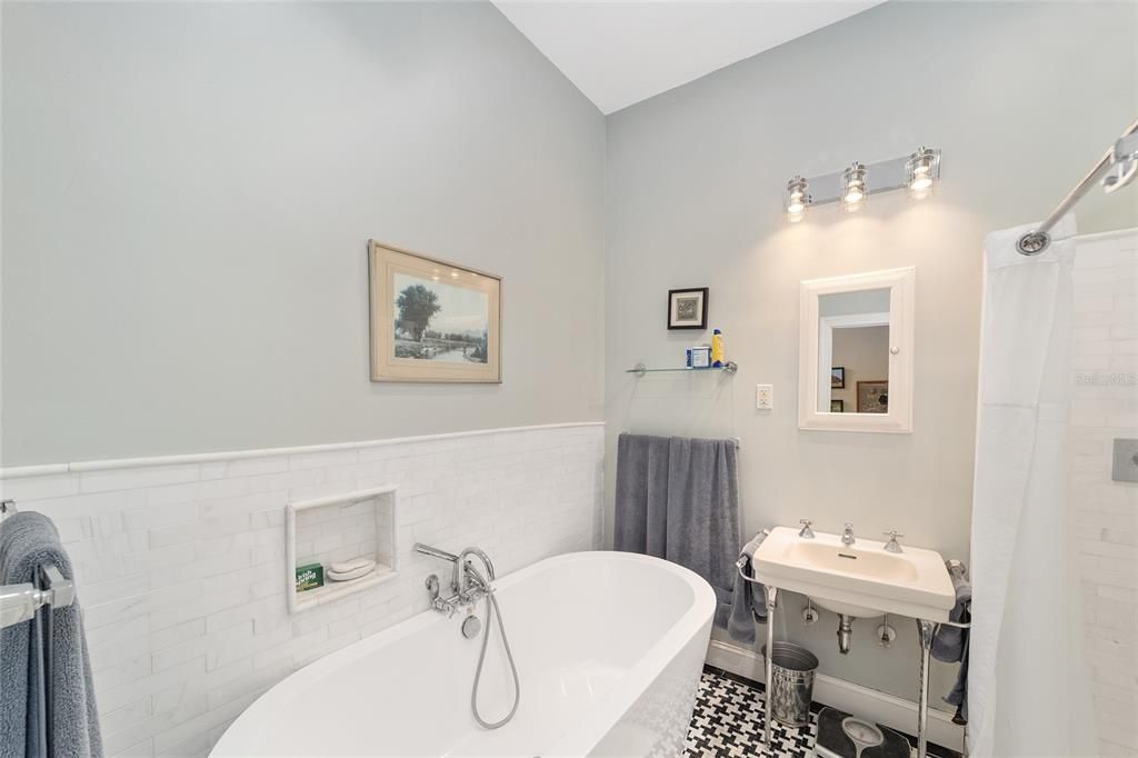 For Sale: $1,965,000 (4 beds, 2 baths, 2866 Square Feet)