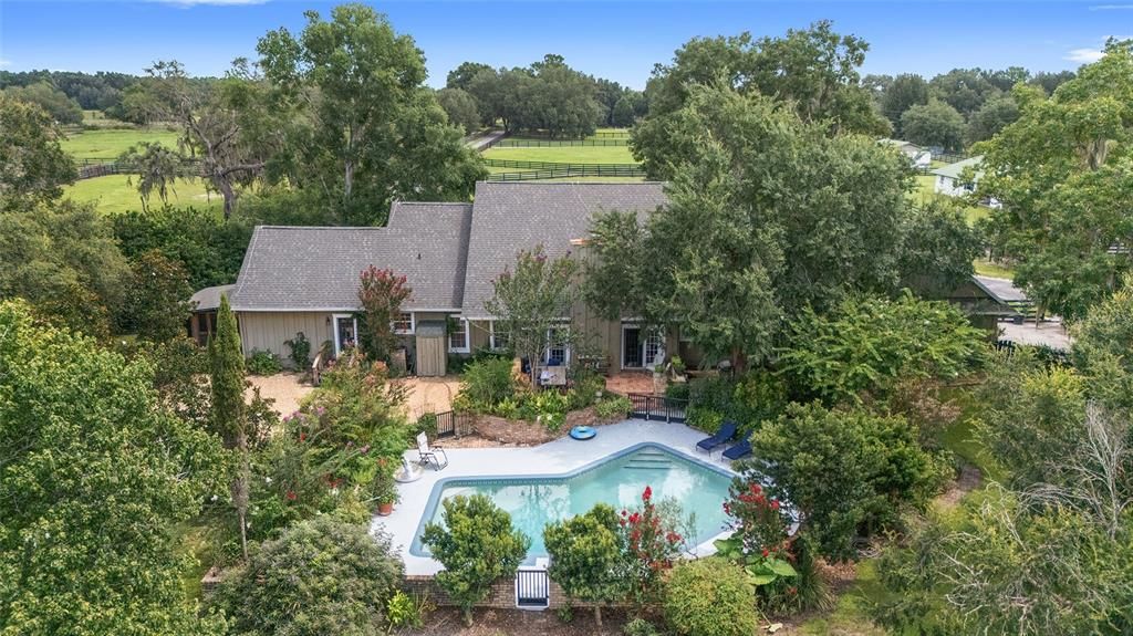 For Sale: $1,965,000 (4 beds, 2 baths, 2866 Square Feet)