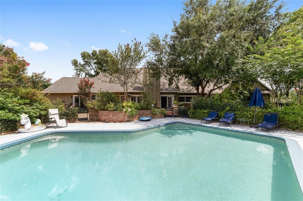 For Sale: $1,965,000 (4 beds, 2 baths, 2866 Square Feet)