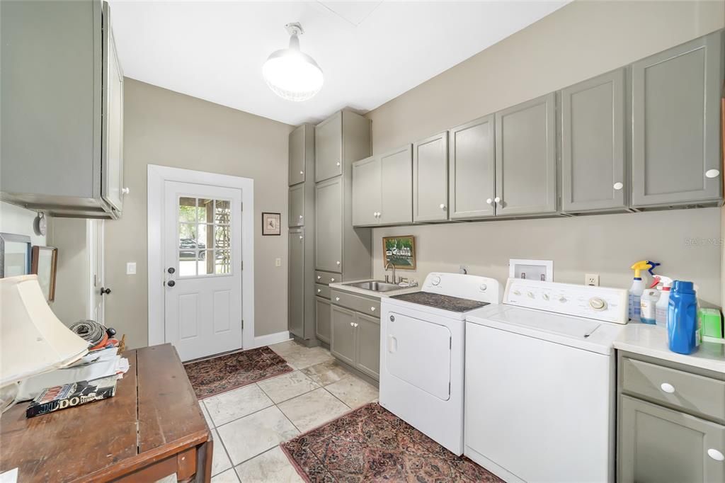 For Sale: $1,965,000 (4 beds, 2 baths, 2866 Square Feet)