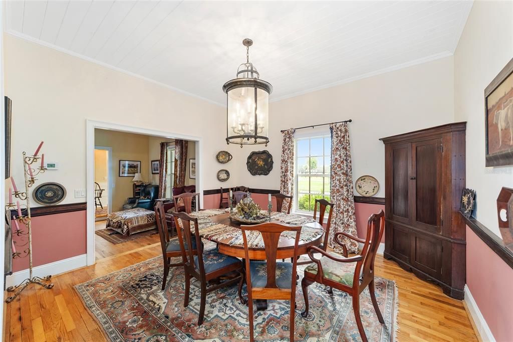 For Sale: $1,965,000 (4 beds, 2 baths, 2866 Square Feet)