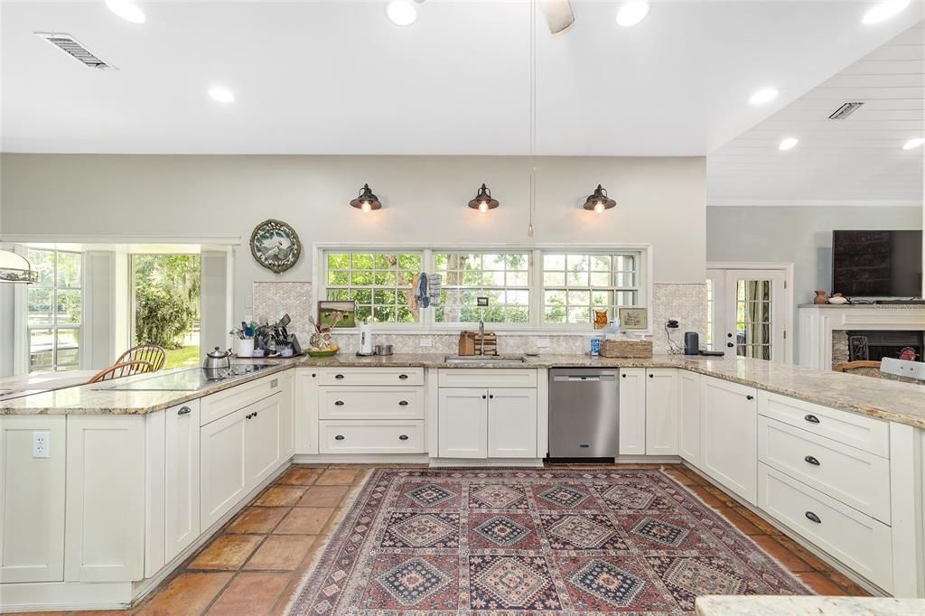 For Sale: $1,965,000 (4 beds, 2 baths, 2866 Square Feet)