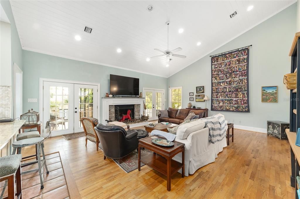 For Sale: $1,965,000 (4 beds, 2 baths, 2866 Square Feet)