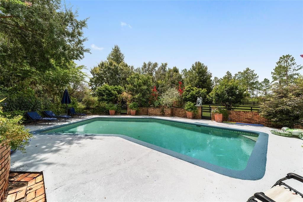 For Sale: $1,965,000 (4 beds, 2 baths, 2866 Square Feet)