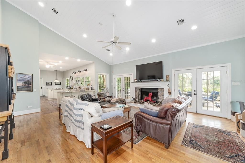 For Sale: $1,965,000 (4 beds, 2 baths, 2866 Square Feet)