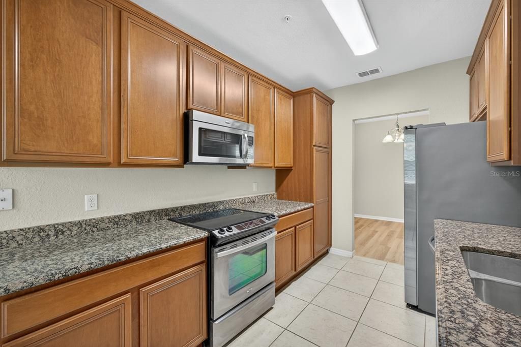 Active With Contract: $1,700 (2 beds, 2 baths, 1504 Square Feet)