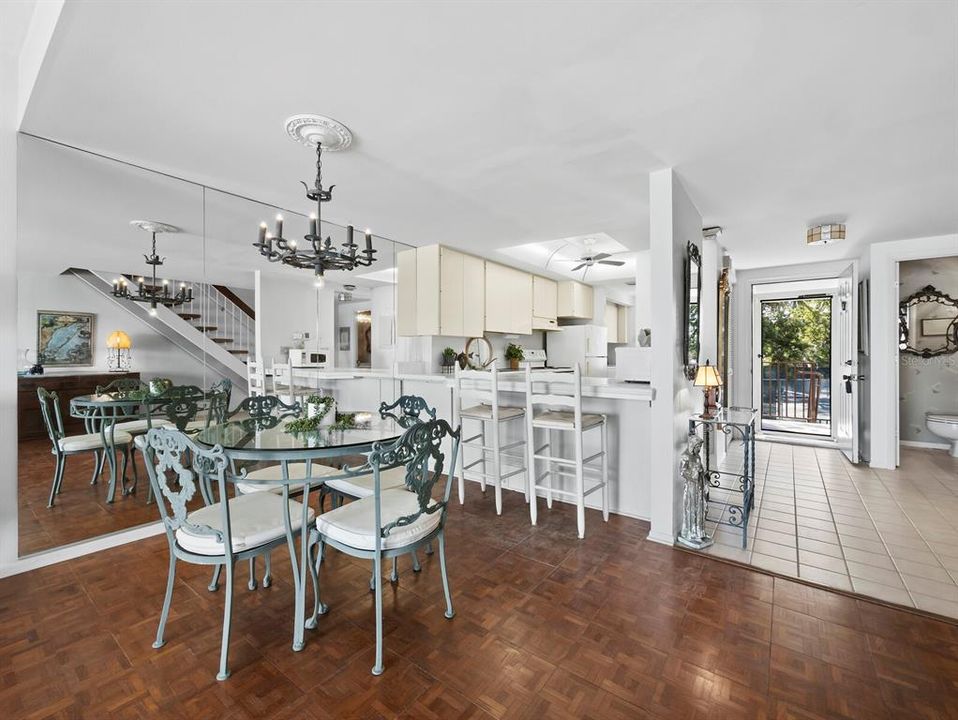 待售: $750,000 (2 贝兹, 2 浴室, 1350 平方英尺)