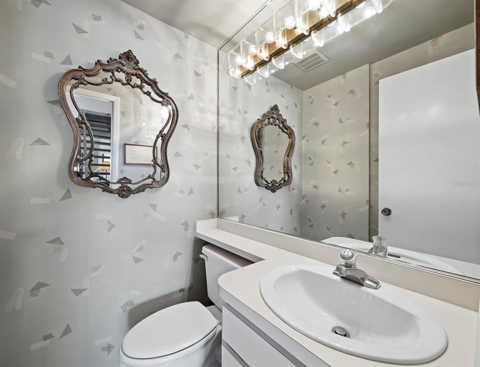 待售: $750,000 (2 贝兹, 2 浴室, 1350 平方英尺)