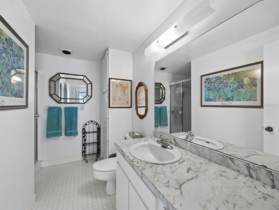 待售: $750,000 (2 贝兹, 2 浴室, 1350 平方英尺)