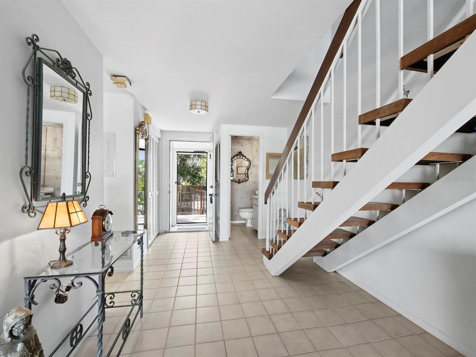 待售: $750,000 (2 贝兹, 2 浴室, 1350 平方英尺)